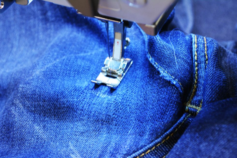 Штопка джинсов на швейной машине | мастерская "IdeaToResult"